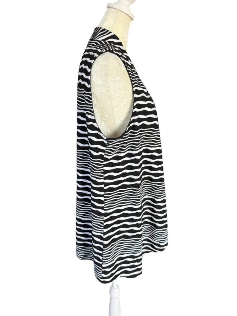 Easywear by Chico's 1 women's black and white waterfall stripes cardigan vest